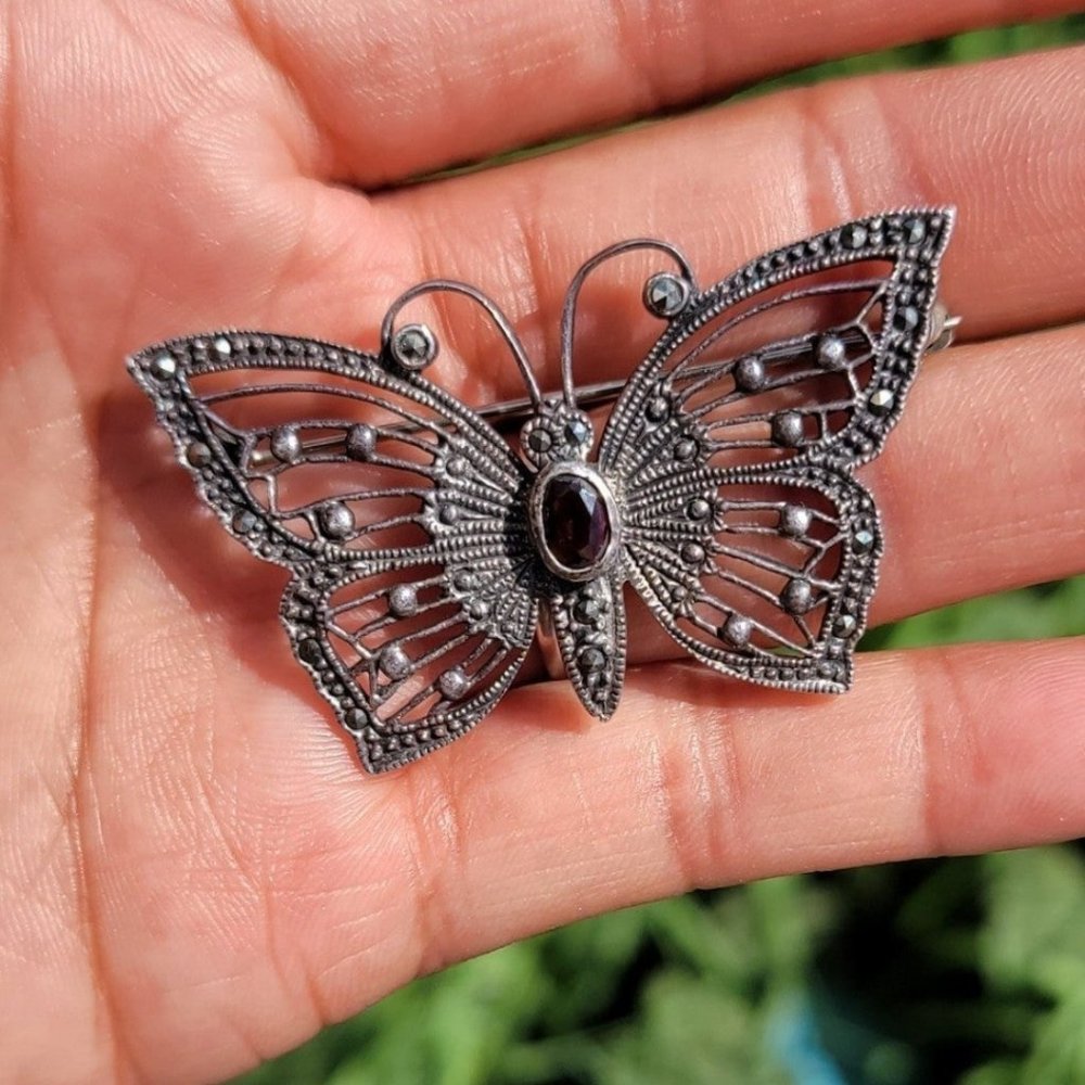 Gorgeous Art Deco style 925 sterling silver butterfly with marcasites + garnet